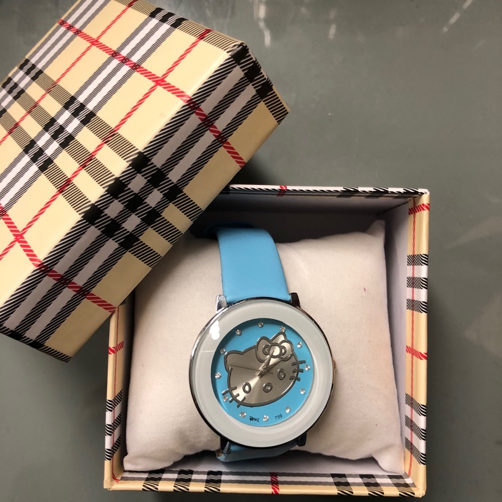 BRAND NEW NEVER WORN HELLO KITTY WATCH